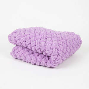 Rankų darbo sensorinis pledukas „Levandų Debesėlis“ – ramybė ir švelnumas kiekviename prisilietime