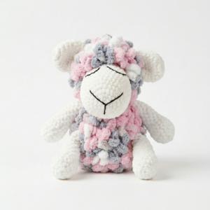 Rankų darbo pliušinė avytė „Rožinis Debesėlis“ – Jūsų mažylio švelniausias draugas